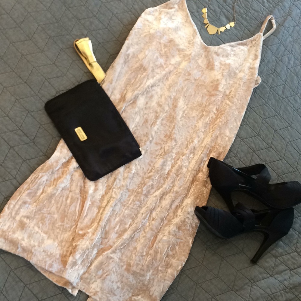 H&m textured velvet dress in blush M